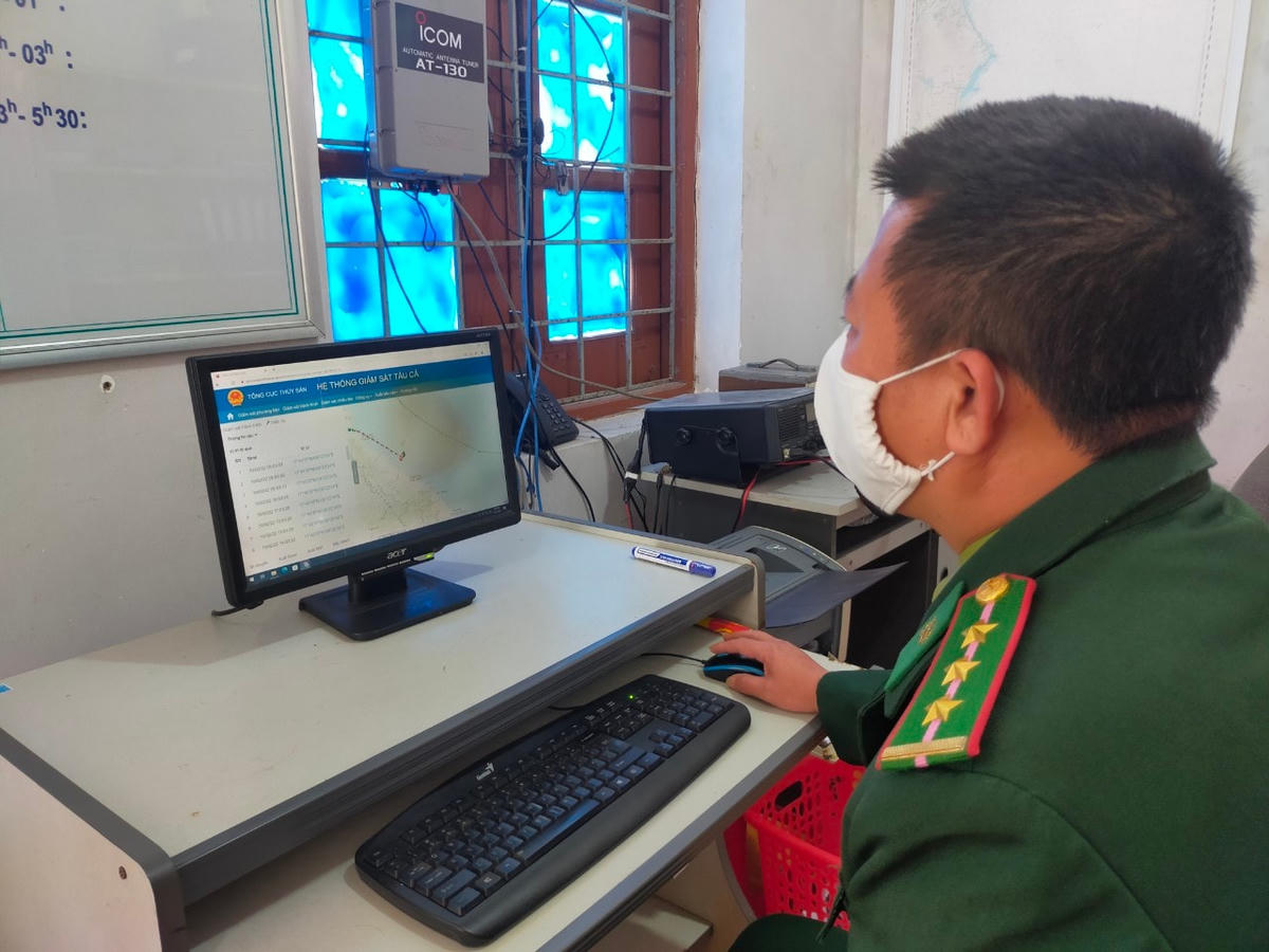 Bộ đội Biên phòng Quảng Bình đã kết nối, duy trì liên lạc với 2 tàu cá đã cứu hộ ngư dân gặp nạn.