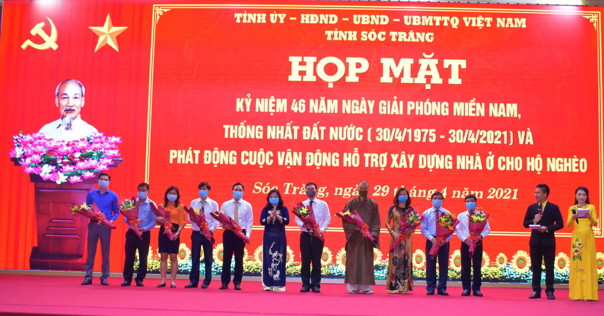 Nhân dịp họp mặt kỷ niệm 45 năm giải phóng miền Nam 30/4 Sóc Trăng tổ chức phát động hỗ trợ xây dựng nhà ở cho hộ nghèo. 