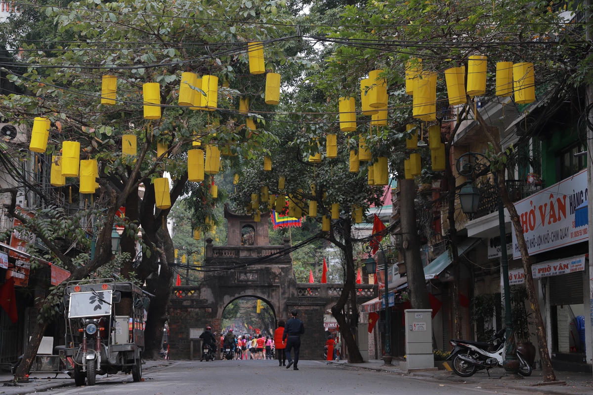 Nhiều người dân đã có mặt ở Ô Quan Chưởng để chạy bộ.