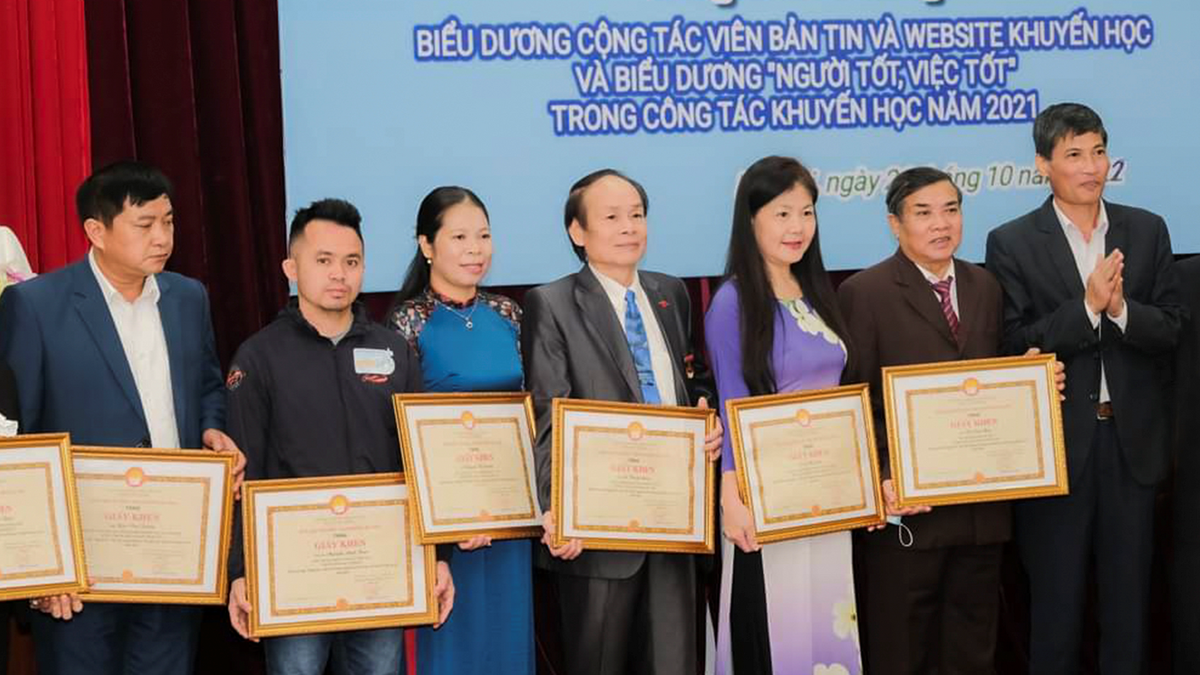 SV Nguyễn Đình Toàn tại Hội nghị biểu dương.