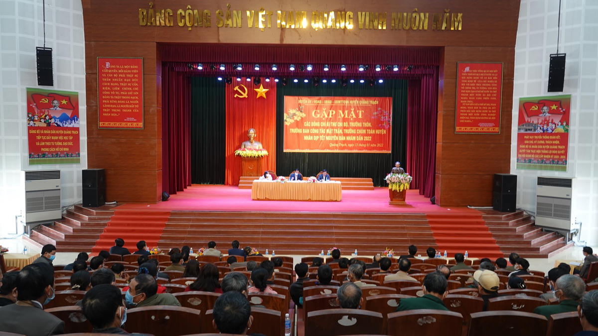 Quang cảnh buổi gặp mặt ban cán sự thôn, xóm ở huyện Quảng Trạch (Quảng Bình).