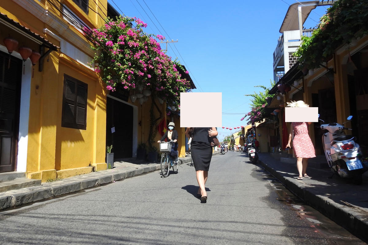Các mẫu ảnh thường có lịch trình di chuyển dày đặc.. Ảnh Bình Nguyên.