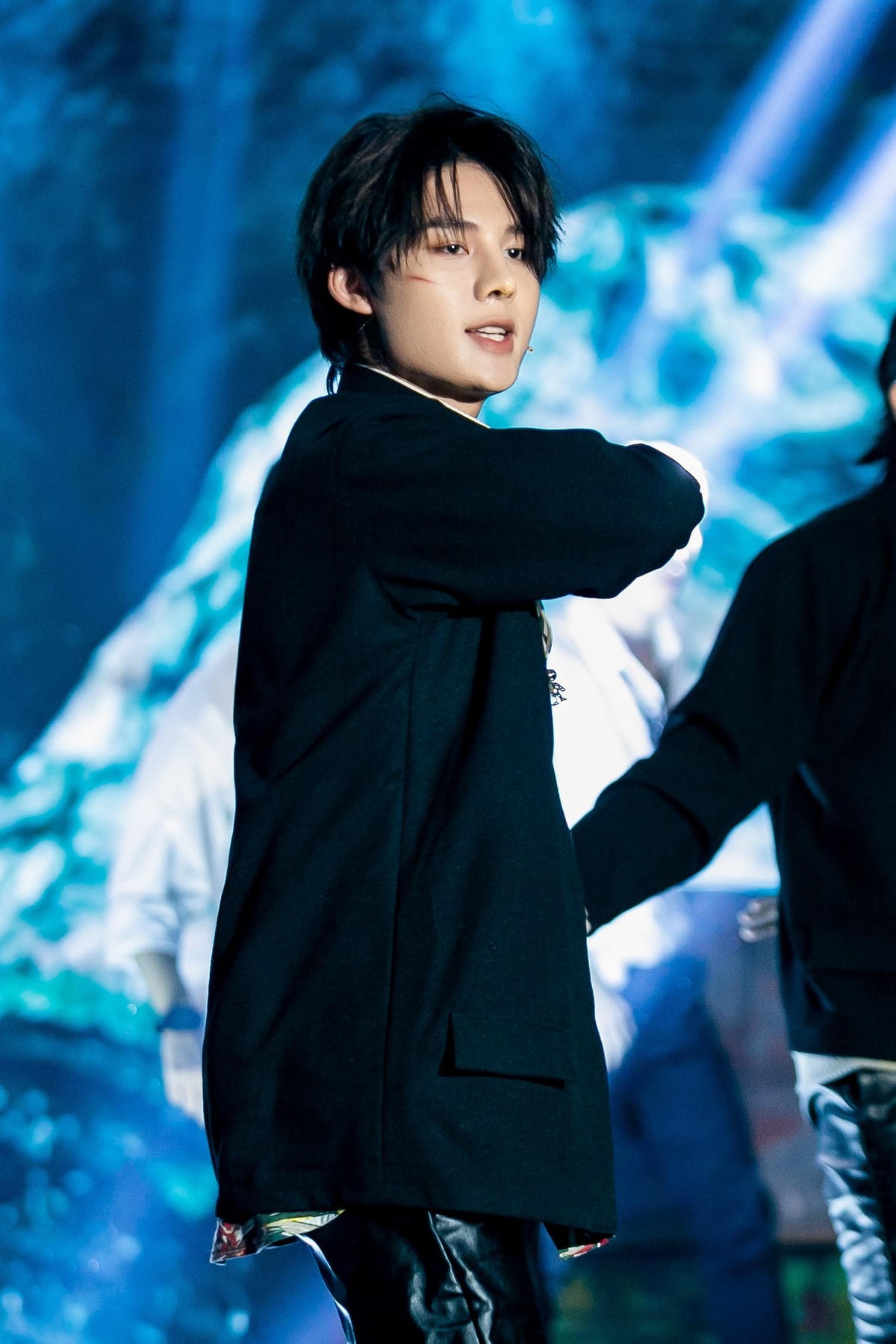 Hình tượng "badboy học đường" của Uni5 khiến fans girl đắm đuối.