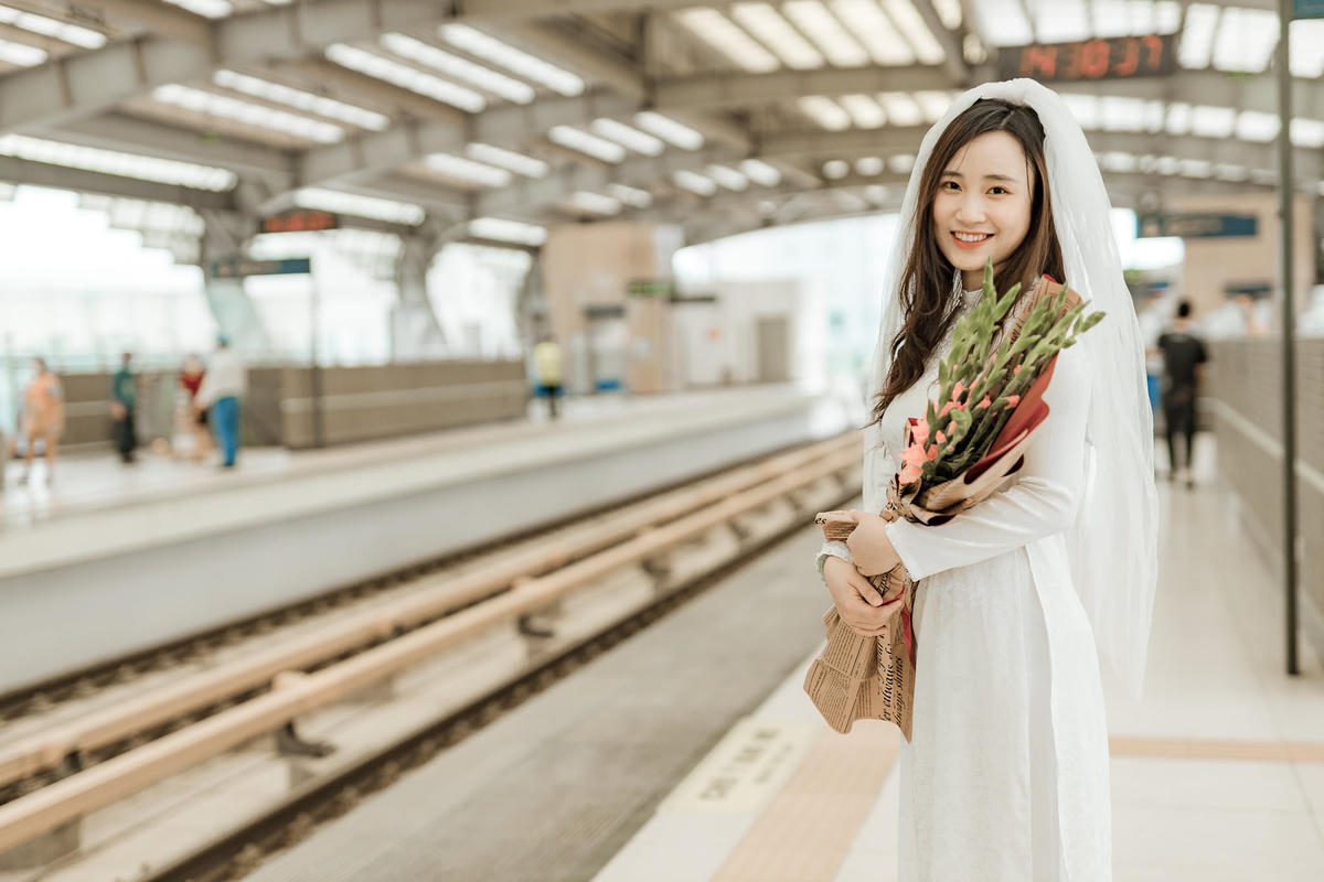 Cô dâu rạng rỡ, hạnh phúc trong ngày cưới. Ảnh: NVCC. 