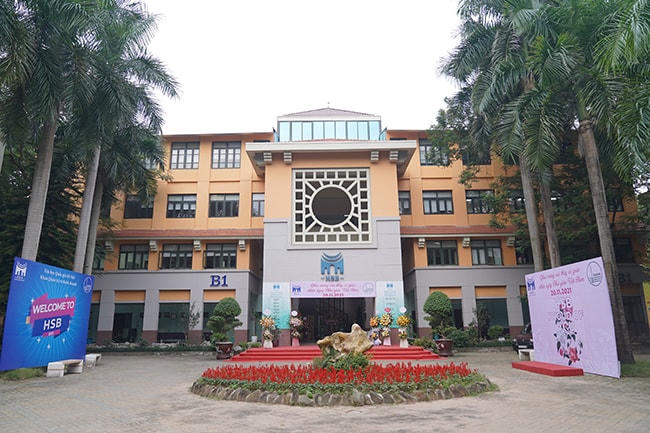 Đại học Quốc gia Hà Nội đã có quyết định thành lập thêm 2 trường: Trường Quốc tế và Trường Quản trị và Kinh doanh.