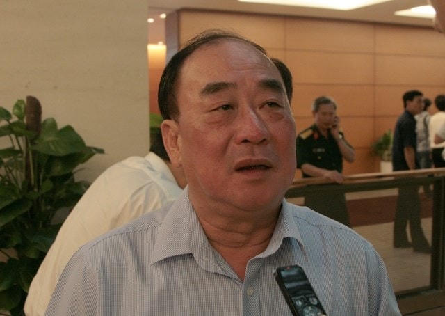 Vì sao giấy tờ giả vẫn còn ‘đất sống’?