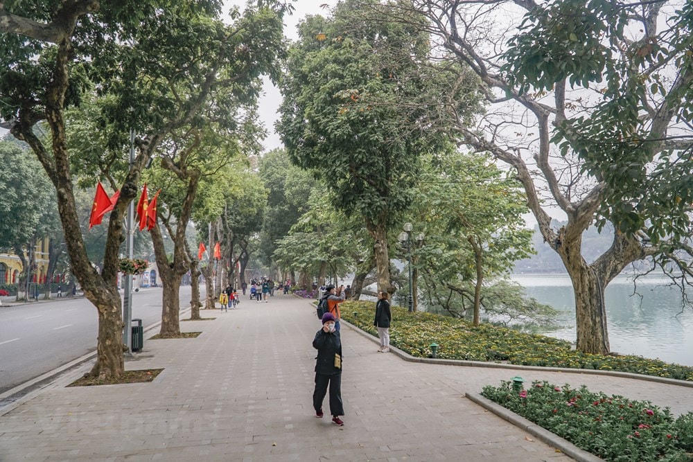 Do dịch Covid-19 đang bùng phát trở lại nên khu vực này khá vắng vẻ cho dù hôm nay là thứ Bảy. (Ảnh: Minh Hiếu/Vietnam+) .