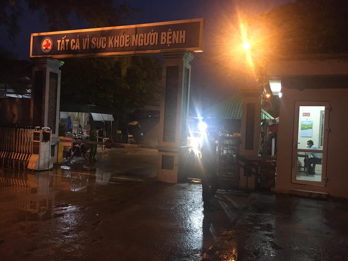 Phong tỏa BVĐK khu vực TX Nghi Sơn sau khi tại đây ghi nhận 6 F0 phát hiện qua xét nghiệm sàng lọc.