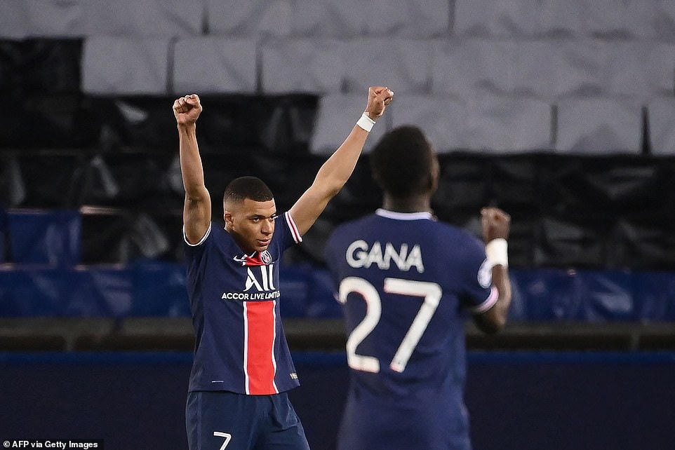 Tiền đạo Mbappe ăn mừng PSG giành quyền vào chơi ở trận bán kết cũng như phục thù thành công Bayern Munich.