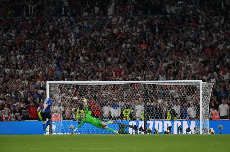 Leonardo Bonucci sau đó giúp Italy lấy lại tự tin với cú sút đưa tỷ số luân lưu thành 2-2. (Nguồn: UEFA).