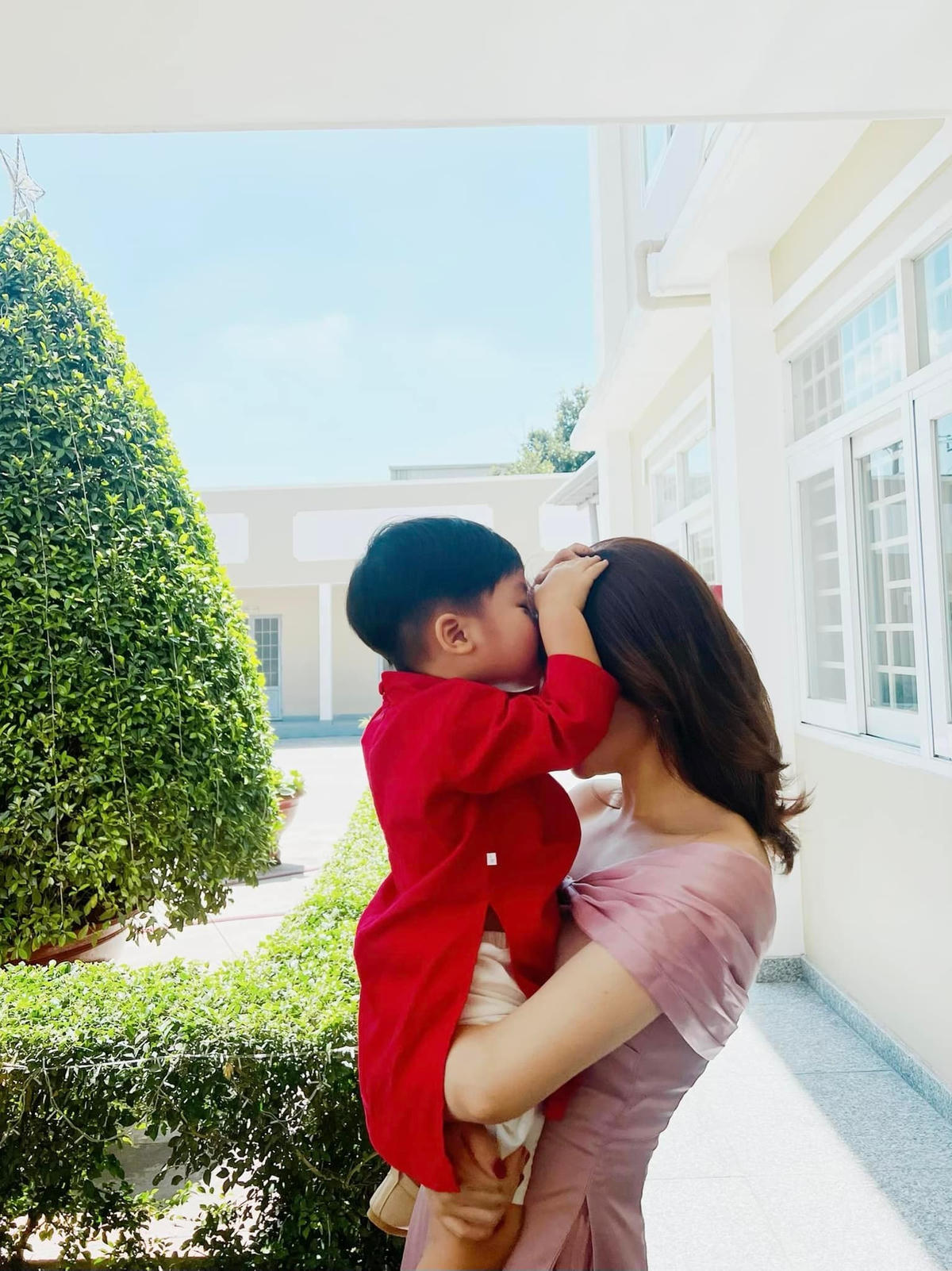 Dù mối quan hệ kết thúc, cả hai sẽ cùng chăm sóc con trai - Bo.