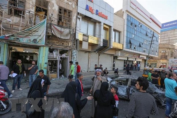 Hiện trường một vụ đánh bom tại thủ đô Baghdad, Iraq. (Ảnh: AFP/TTXVN).