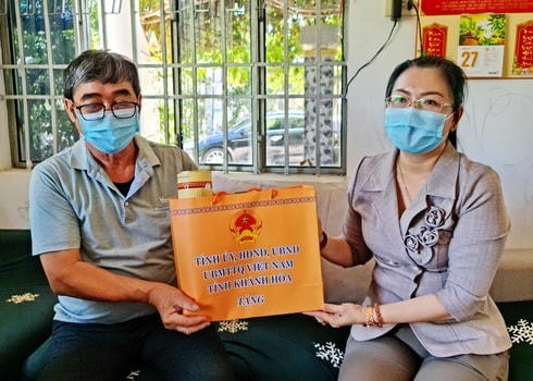 Khánh Hòa: Thăm, tặng quà các gia đình chính sách tiêu biểu năm 2021