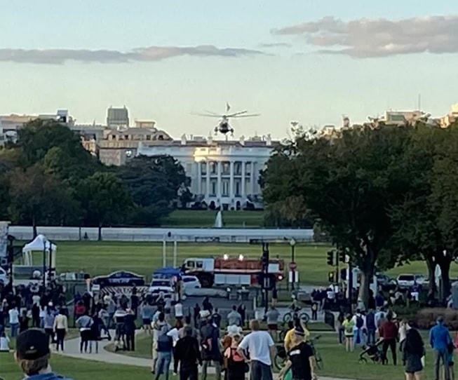 Chiếc Marine One cất cánh từ Nhà Trắng để chở Tổng thống Mỹ Donald Trump đến Trung tâm Quân y Quốc gia Walter Reed sau khi được chẩn đoán mắc bệnh Covid-19 vào ngày 2/10/2020.  