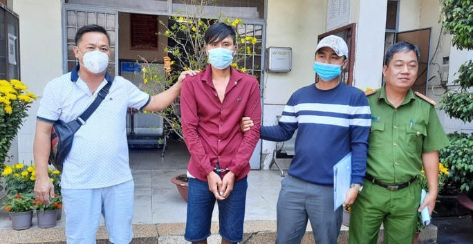 Đối tượng Phạm Văn Sang bị Cảnh sát hình sự, Công an tỉnh Kiên Giang bắt khi đang lẩn trốn tại Đồng Nai.
