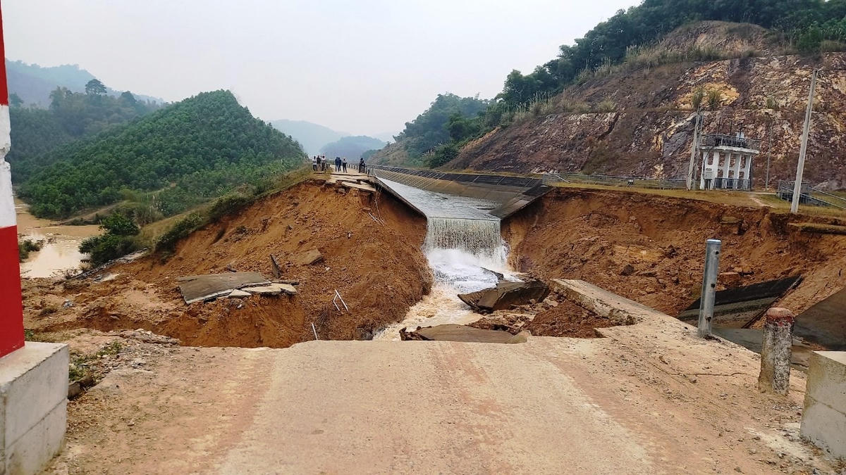 Đoạn kênh Bắc Sông Chu - Nam Sông Mã bất ngờ bị vỡ trong ngày 27/12.