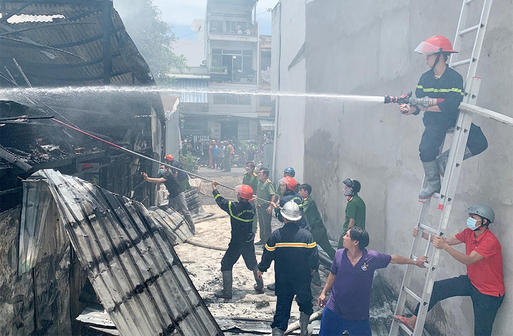 Rất may đám cháy không ảnh hưởng đến người dân.
