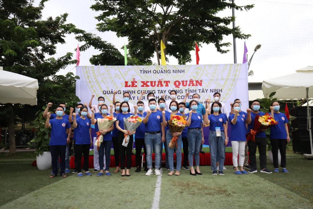 Đoàn y, bác sĩ Quảng Ninh lên đường hỗ trợ chống dịch tại Tây Ninh. Ảnh: BQN.