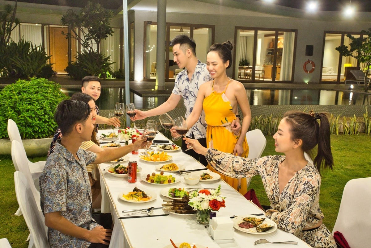 Thưởng thức ẩm thực Tết trong villa riêng tư, giãn cách chuẩn 5K tại FLC Hotels & Resorts.
