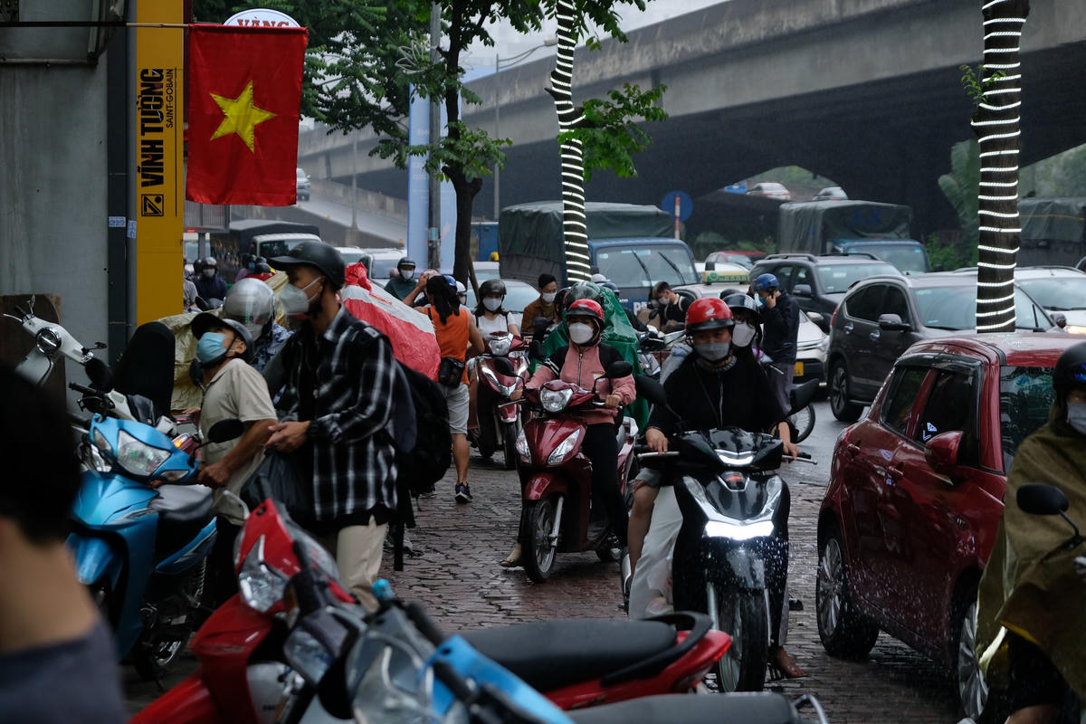 Đường phố Hà Nội ùn tắc nghiêm trọng trước kỳ nghỉ lễ 30-4