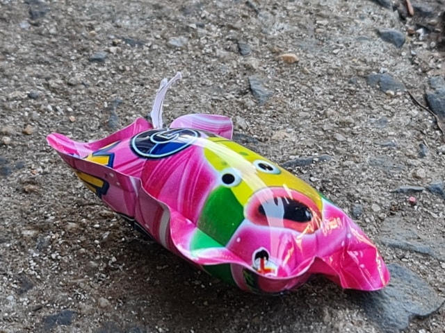 Không có bất cứ hướng dẫn sử dụng cũng như các thành phần cụ thể trong gói nổ.  