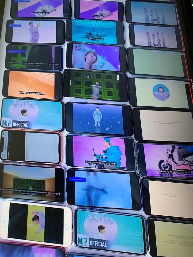 Cuộc đua “triệu view” ngày càng gay cấn và nhanh chóng đưa những MV chất lượng trung bình của ca sĩ Việt lọt vào các bảng xếp hạng quốc tế. Và khi nhìn vào bảng xếp hạng thì tên của ca sĩ Việt đã đứng trên, đã “vượt mặt” nhiều ca sĩ Mỹ, Anh, Hàn... với số lượt view cao ngất ngưởng.