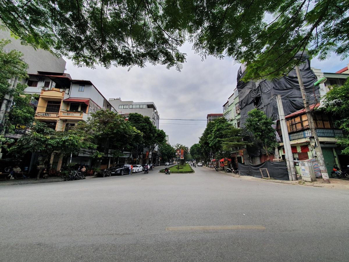 Còn phố Lưu Quang Vũ dự kiến từ ngã ba giao cắt đường Nguyễn Khang tại số nhà 69 đến ngã ba giao cắt ngõ 22 Trung Kính, đối diện trường THCS Trung Hòa.