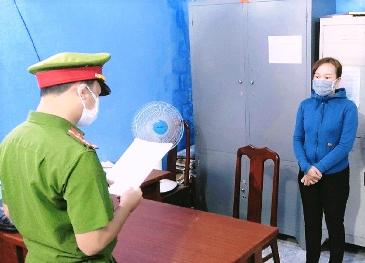 Đối tượng Đỗ Thị Mi Ly tại cơ quan điều tra.