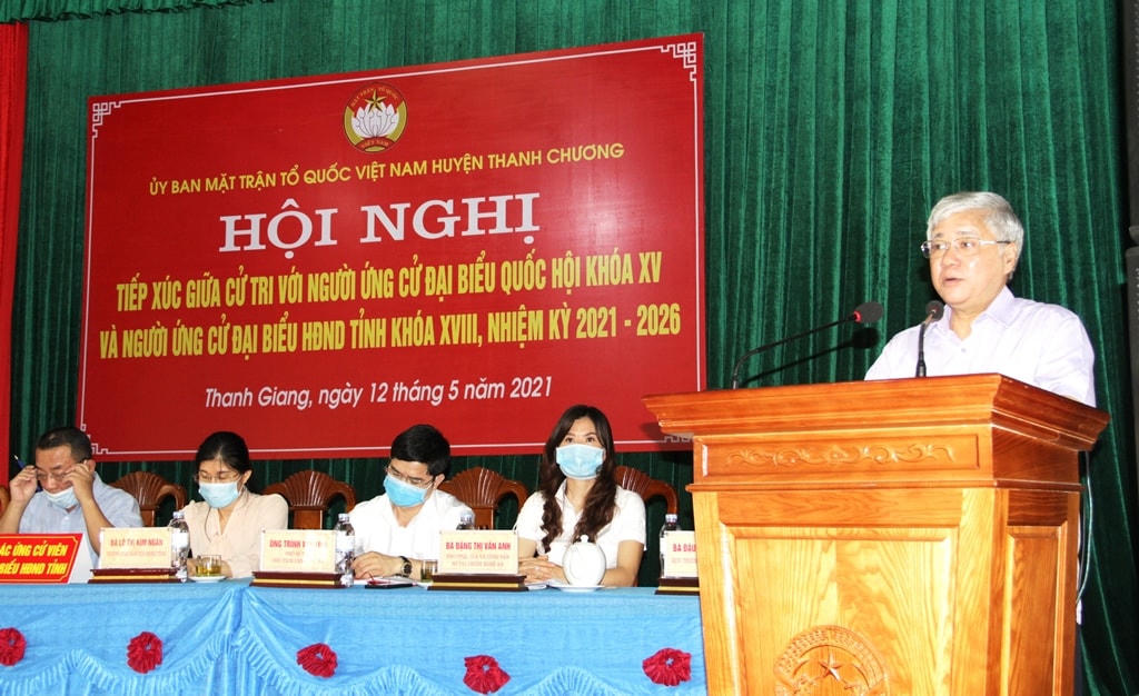 Tiếp tục ngày làm việc thứ 3, các ứng cử viên đại biểu Quốc hội khóa XV và ứng cử viên đại biểu HĐND tỉnh nhiệm kỳ 2021-2026 có buổi tiếp xúc cử tri tại Cụm Bích Hào - Hoa Quân, huyện Thanh Chương, tỉnh Nghệ An.