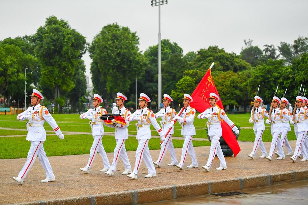 Trong ngày 14/8 sẽ không có nghi lễ hạ cờ vào buổi tối. (Ảnh: Minh Sơn/Vietnam+).