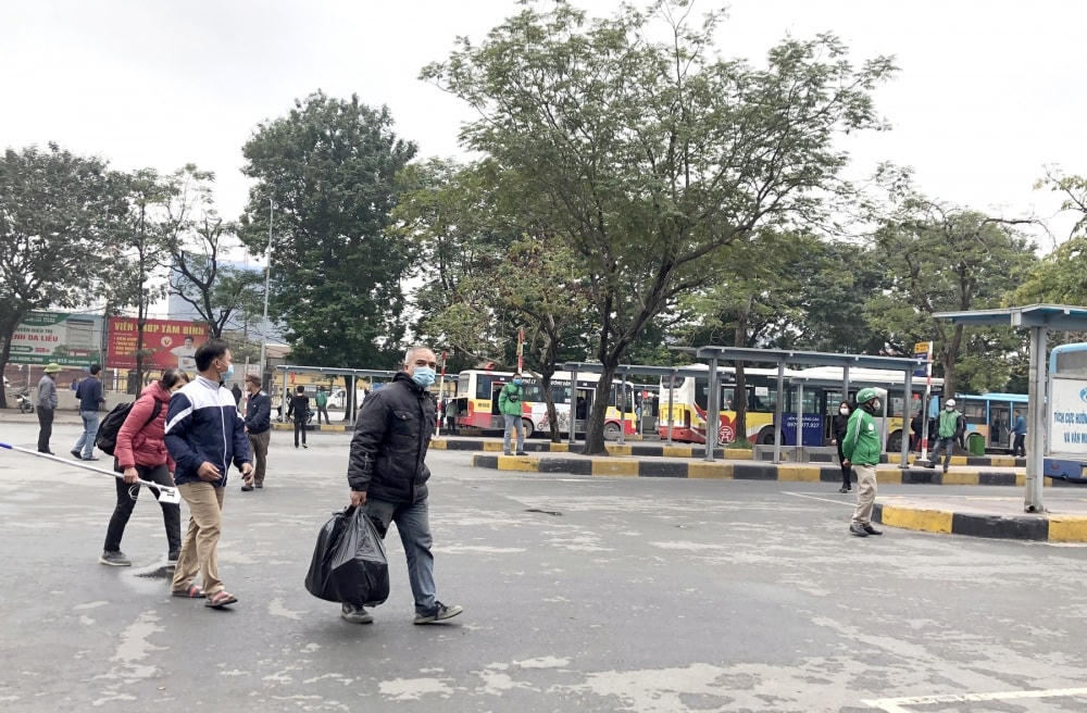 Do dịch bệnh nên lượng khách tại các bến xe trên địa bàn Thủ đô giảm mạnh.