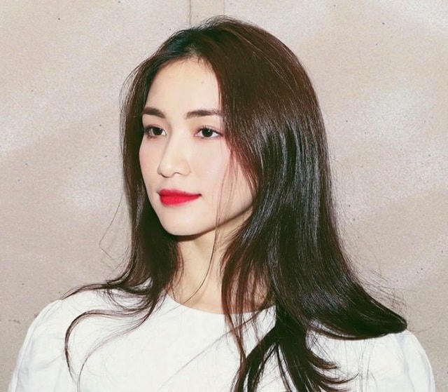 Nữ ca sĩ Hòa Minzy đã lên tiếng thừa nhận và xin lỗi vì chia sẻ thông tin thiếu kiểm chứng.