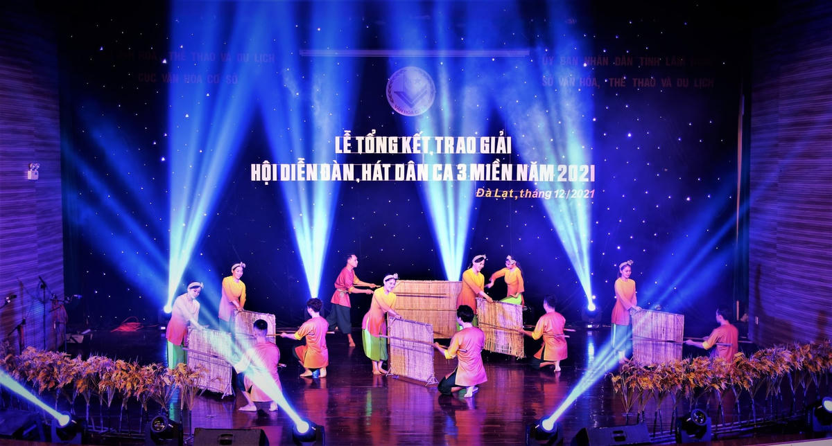 Sức sống mạnh mẽ của đàn, hát dân ca 3 miền