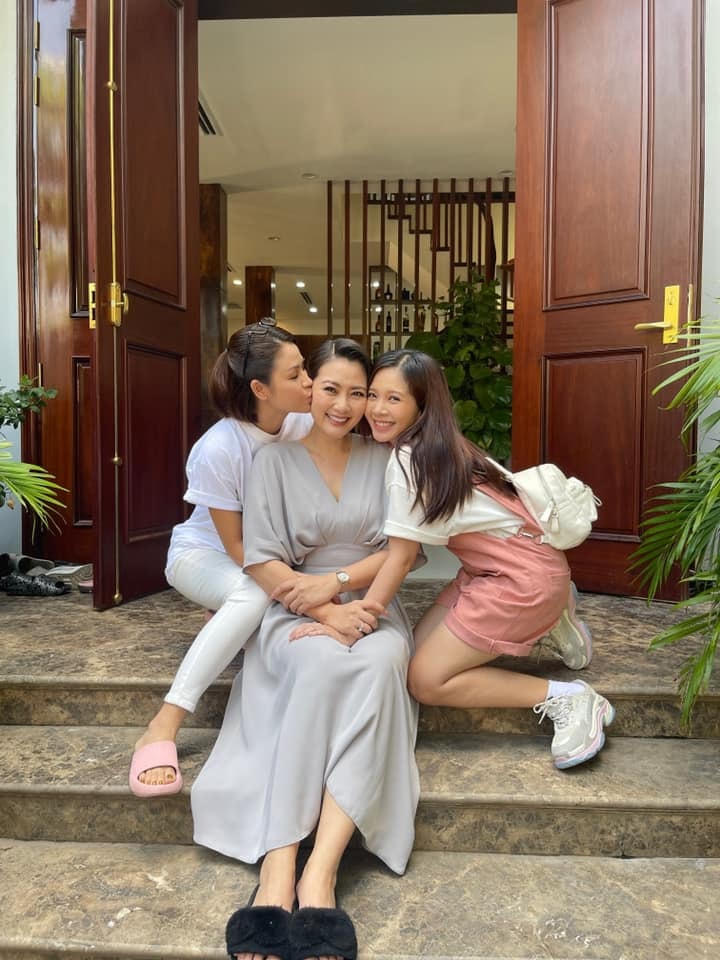 Ngọc Lan chụp hình cùng Lương Thu Trang và Ngọc Huyền. Ảnh: NVCC. 