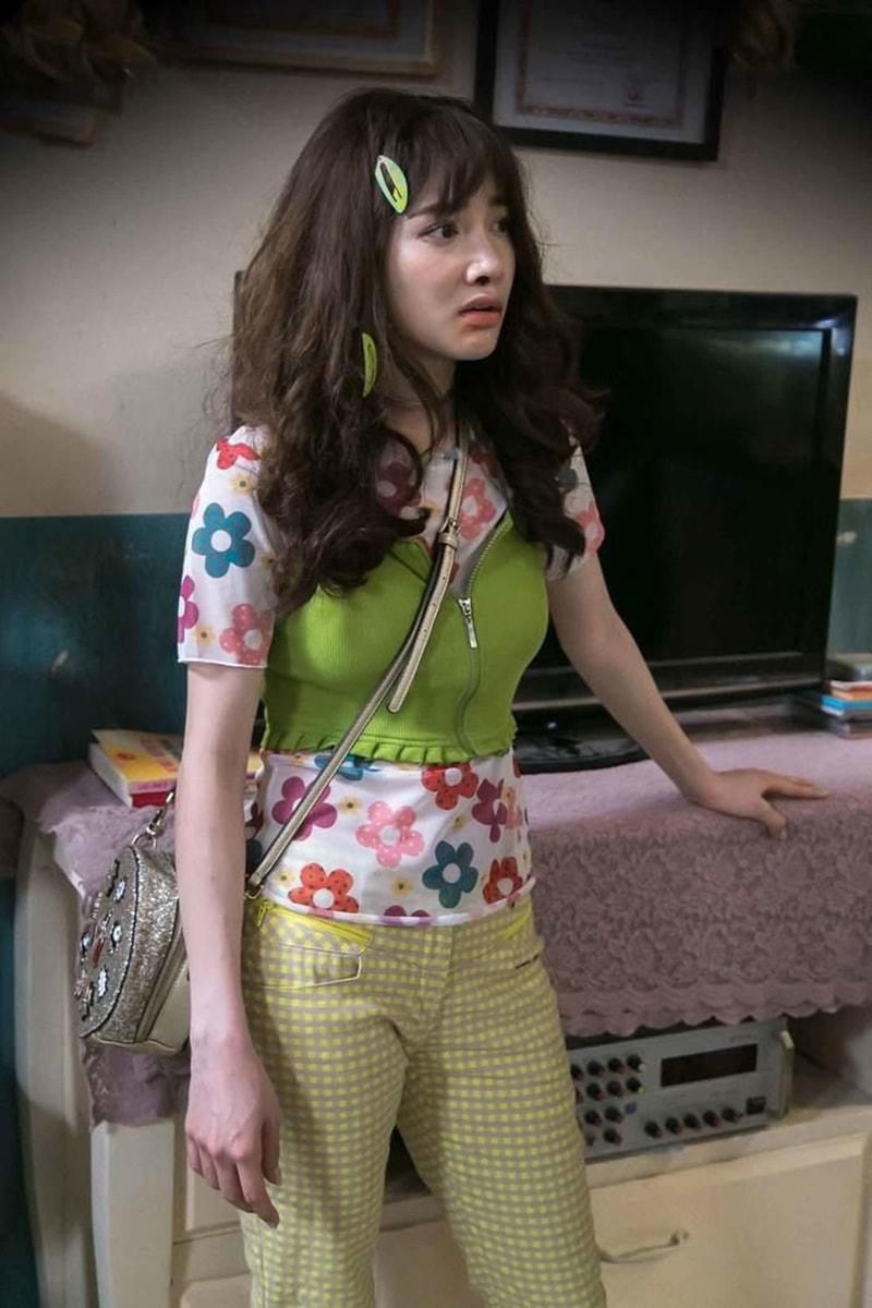 Thời trang lòe loẹt của Nhã Phương trên phim.