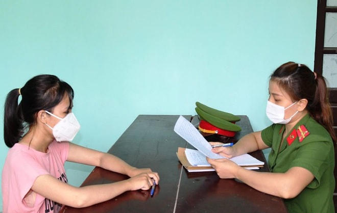 Linh tại cơ quan điều tra.