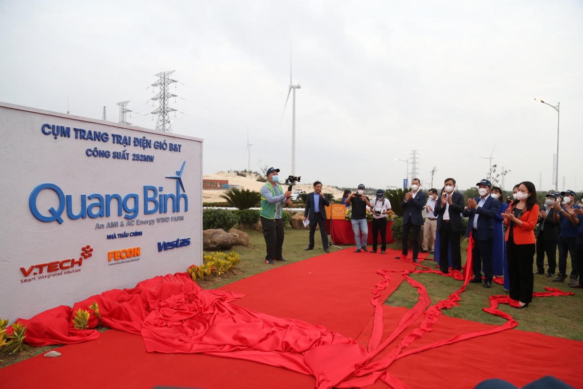 Phó Chủ tịch nước Võ Thị Ánh Xuân tham dự buổi lễ khánh thành cụm trang trại điện gió B&T.