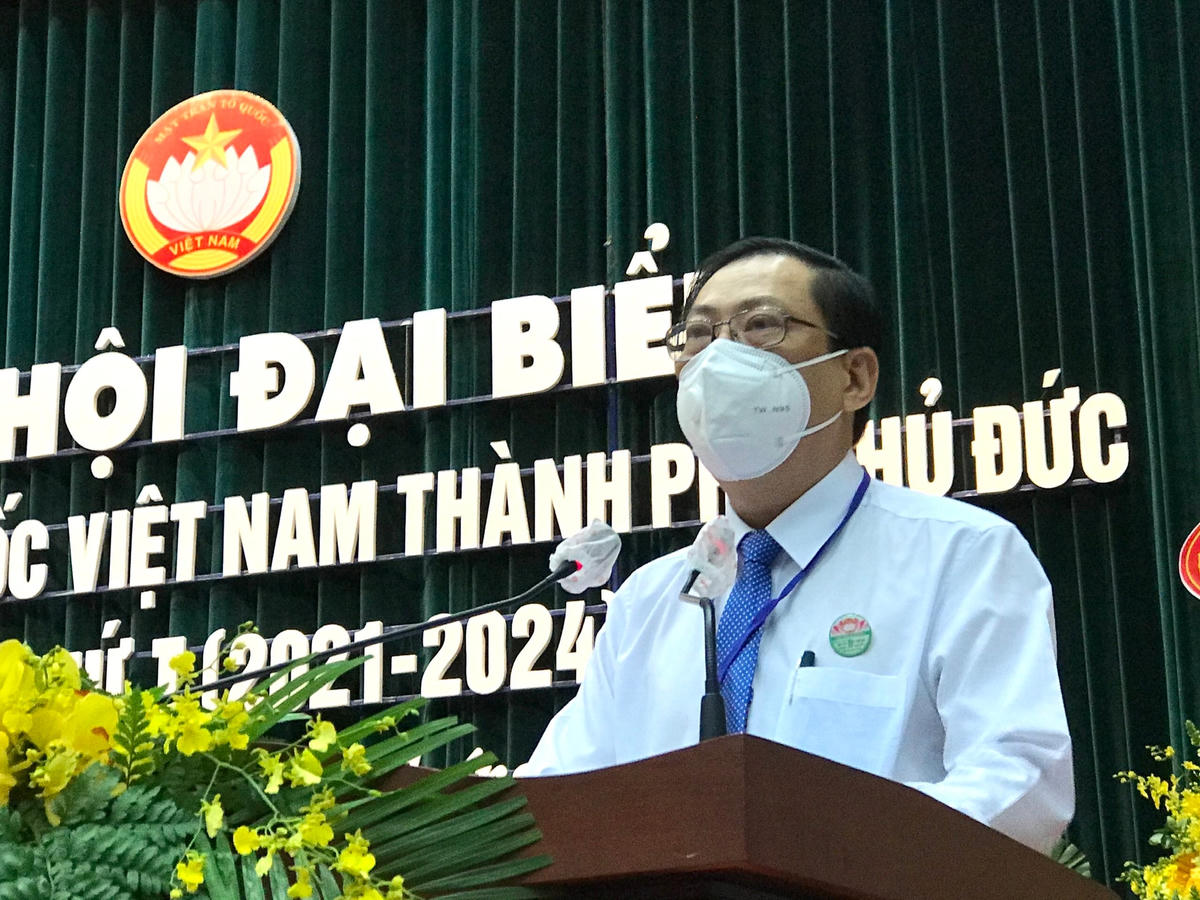 Ông Trần Hữu Phước báo cáo kết quả hoạt động của Ủy ban MTTQ Việt Nam TP Thủ Đức lâm thời.