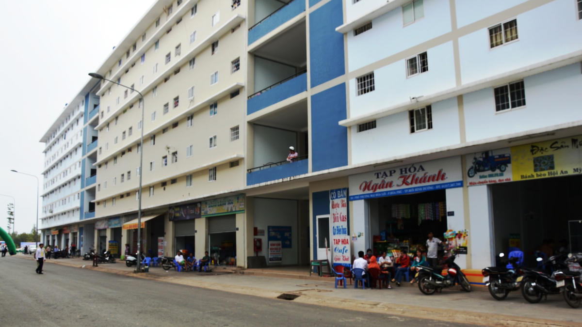 Rất ít căn hộ hạng C khiến người thu nhập thấp hầu như không có cơ hội sở hữu nhà ở.
