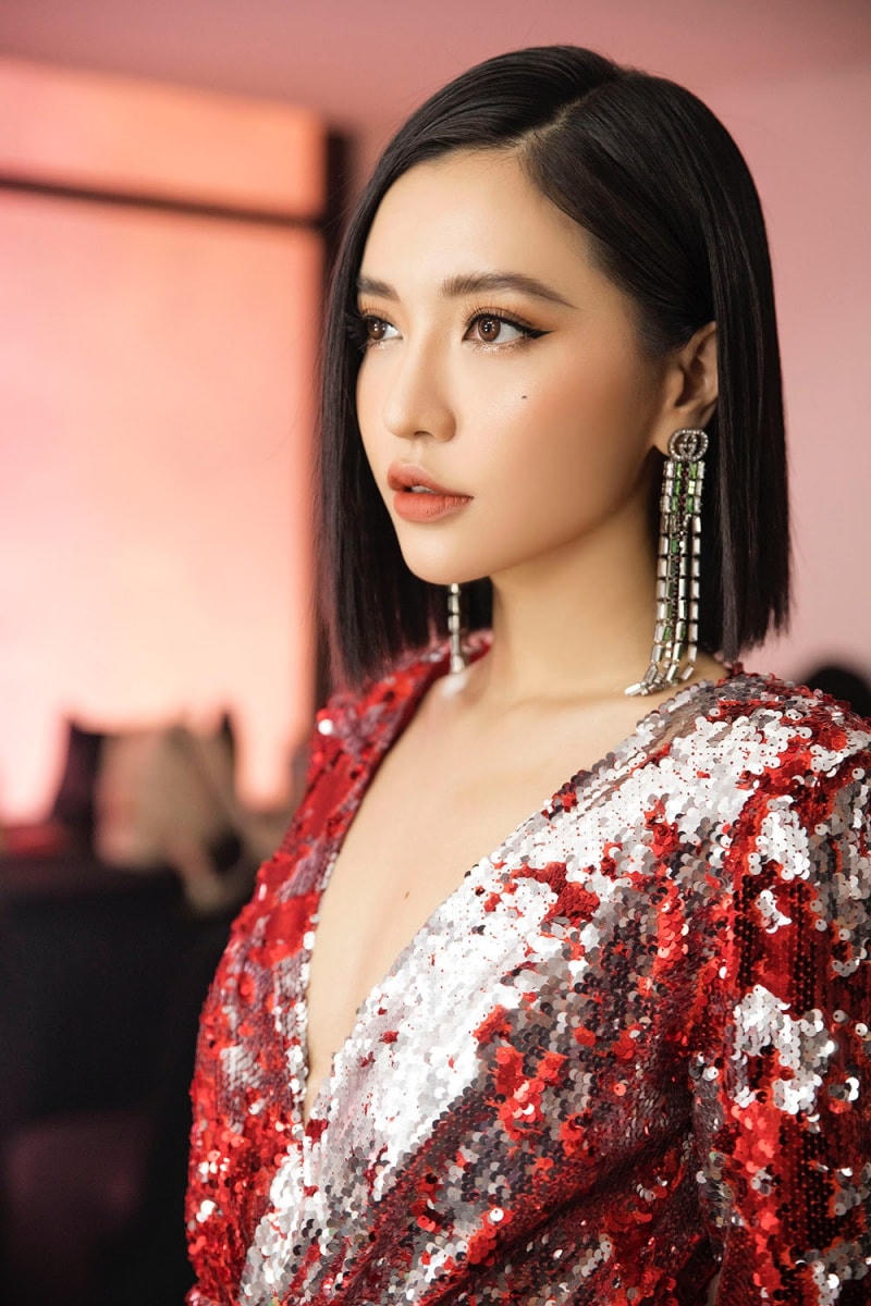 Nữ ca sĩ Bích Phương.