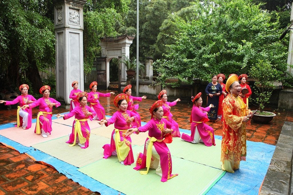 Một buổi hát dậm tại đền Trúc.