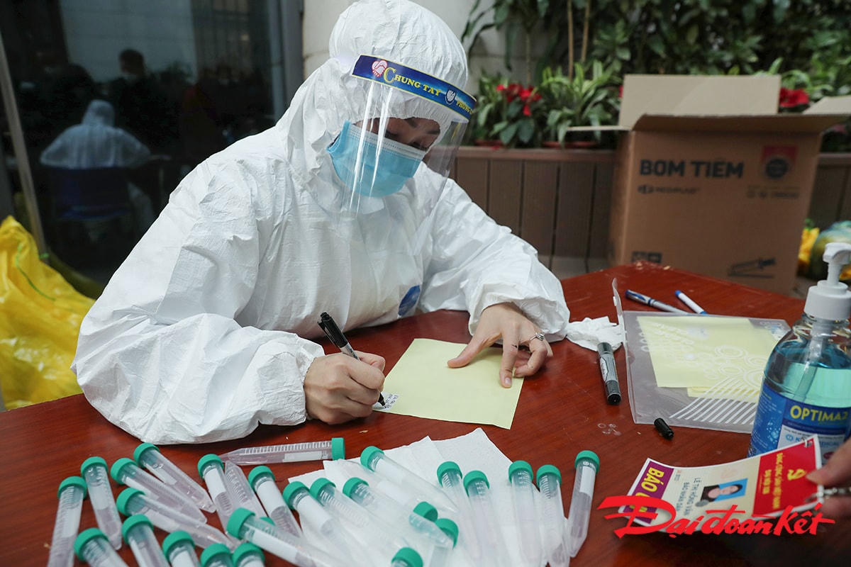 Xét nghiệm Covid lần 3 để phục vụ Đại  hội Đảng lần thứ XIII