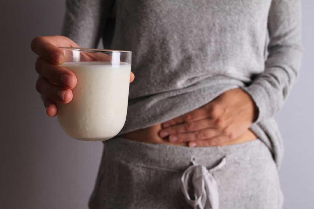 Không dung nạp lactose - Những người không dung nạp lactose gặp khó khăn trong việc tiêu hóa đường có trong sữa. Cơ thể của họ không sản xuất đủ enzyme, lactase, chịu trách nhiệm phân hủy và tiêu hóa đường.