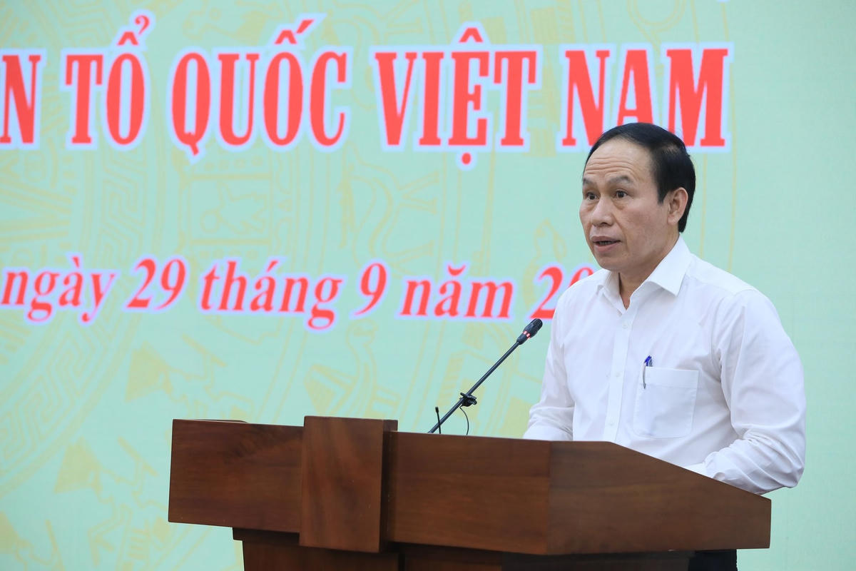 Phó Chủ tịch – Tổng Thư ký UBTƯ MTTQ Việt Nam Lê Tiến Châu phát biểu tại Hội nghị. Ảnh: Quang Vinh.