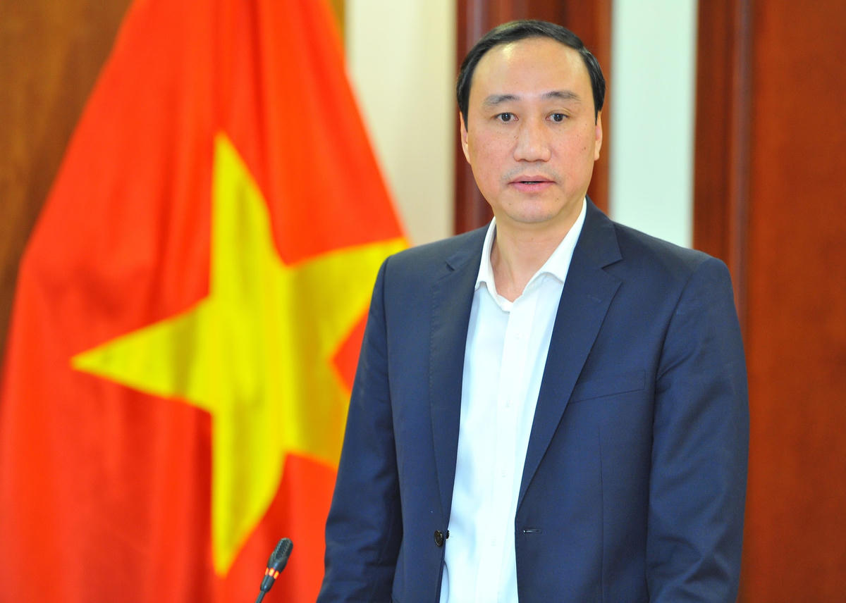 Phó Chủ tịch Phùng Khánh Tài phát biểu tại cuộc họp.