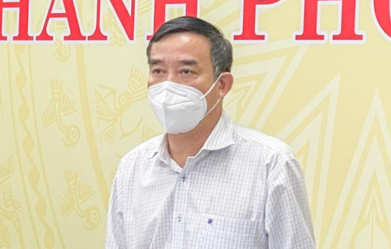 Chủ tịch UBND TP Đà Nẵng Lê Trung Chinh, trả lời báo chí tại buổi họp báo.