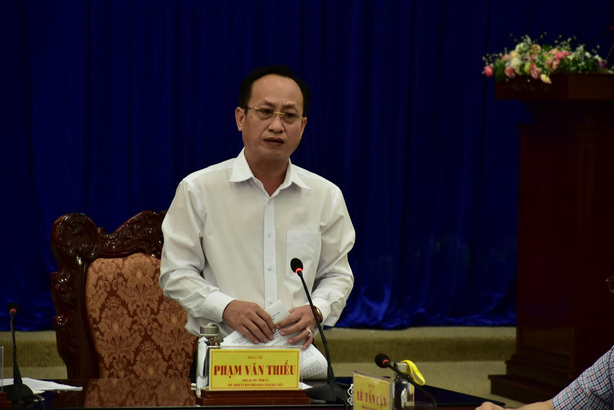 Chủ tịch UBND tỉnh Bạc Liêu Phạm Văn Thiều chỉ đạo các địa phương phải buộc tất cả các công ty cam kết thực hiện nghiêm ngặt các quy định phòng, chống dịch, nhất là xét nghiệm định kỳ cho công nhân nếu không thì không được hoạt động.
