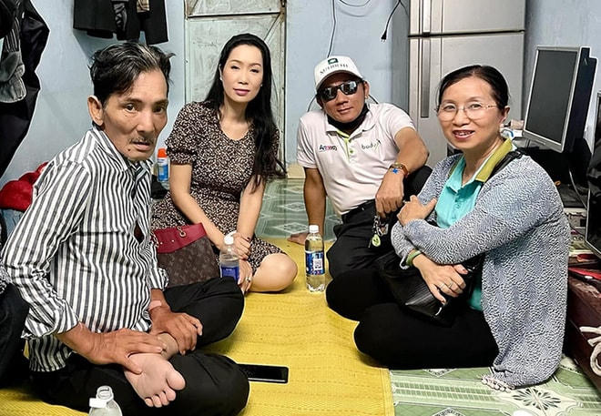 nghệ sĩ Thương Tín hiện đang sinh sống trong một nhà trọ 20 m2, kinh tế khó khăn, thiếu thốn.