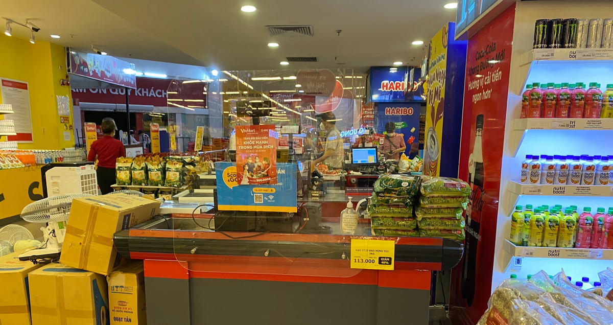 [ẢNH] Một số siêu thị Vinmart mở cửa trở lại, tăng cường biện pháp phòng dịch