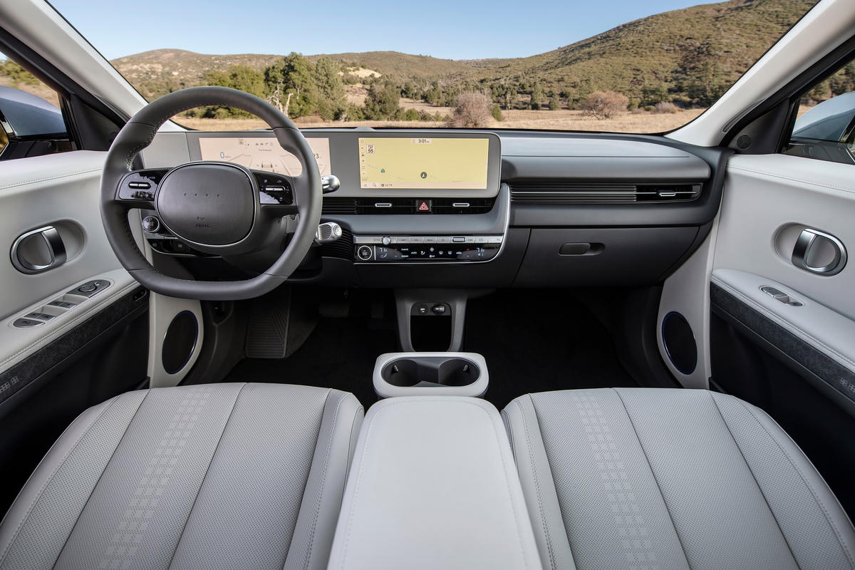 IONIQ 5 - Không chỉ thân thiện môi trường mà còn thời trang